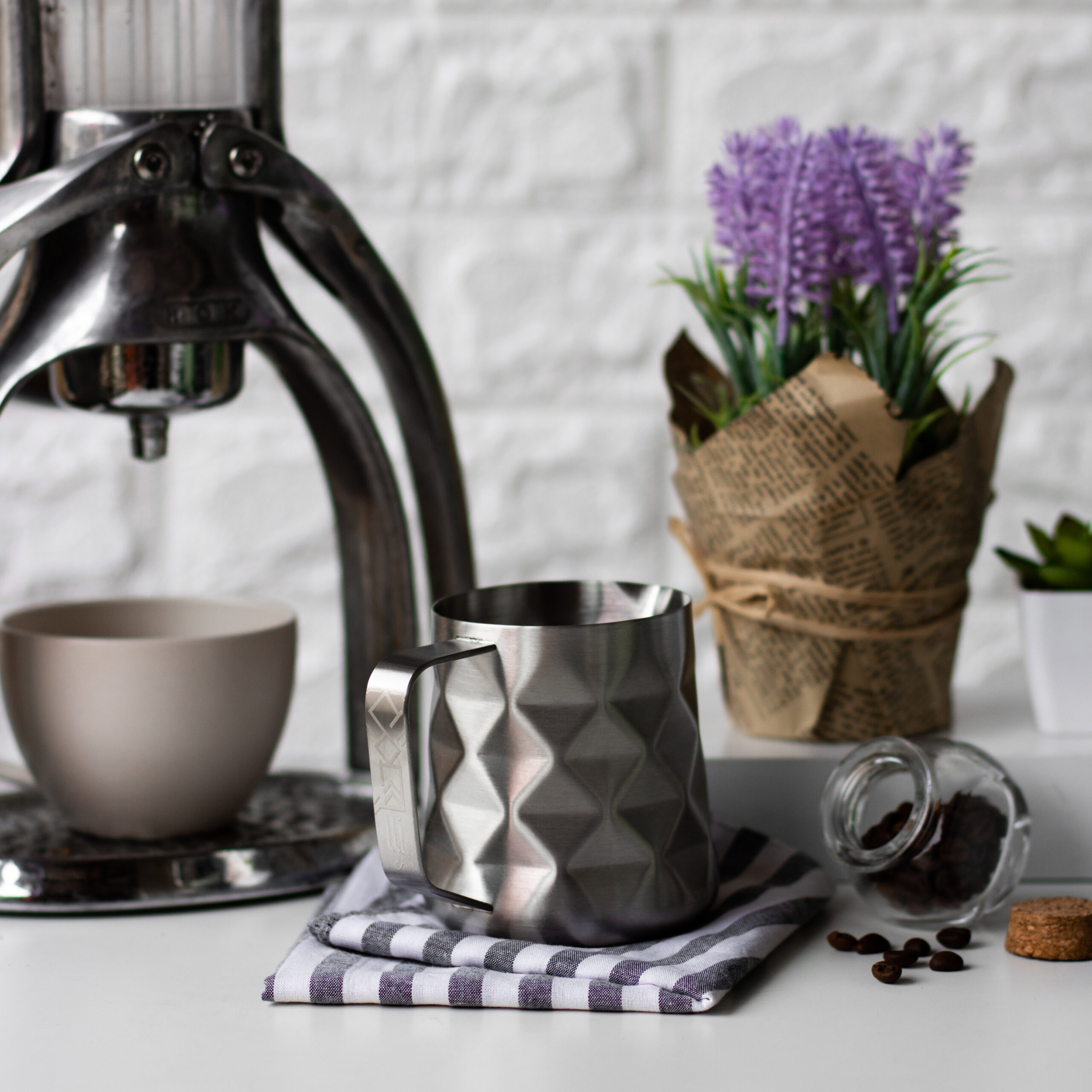 Conalli-Milk-Jug-Diamond-350-4