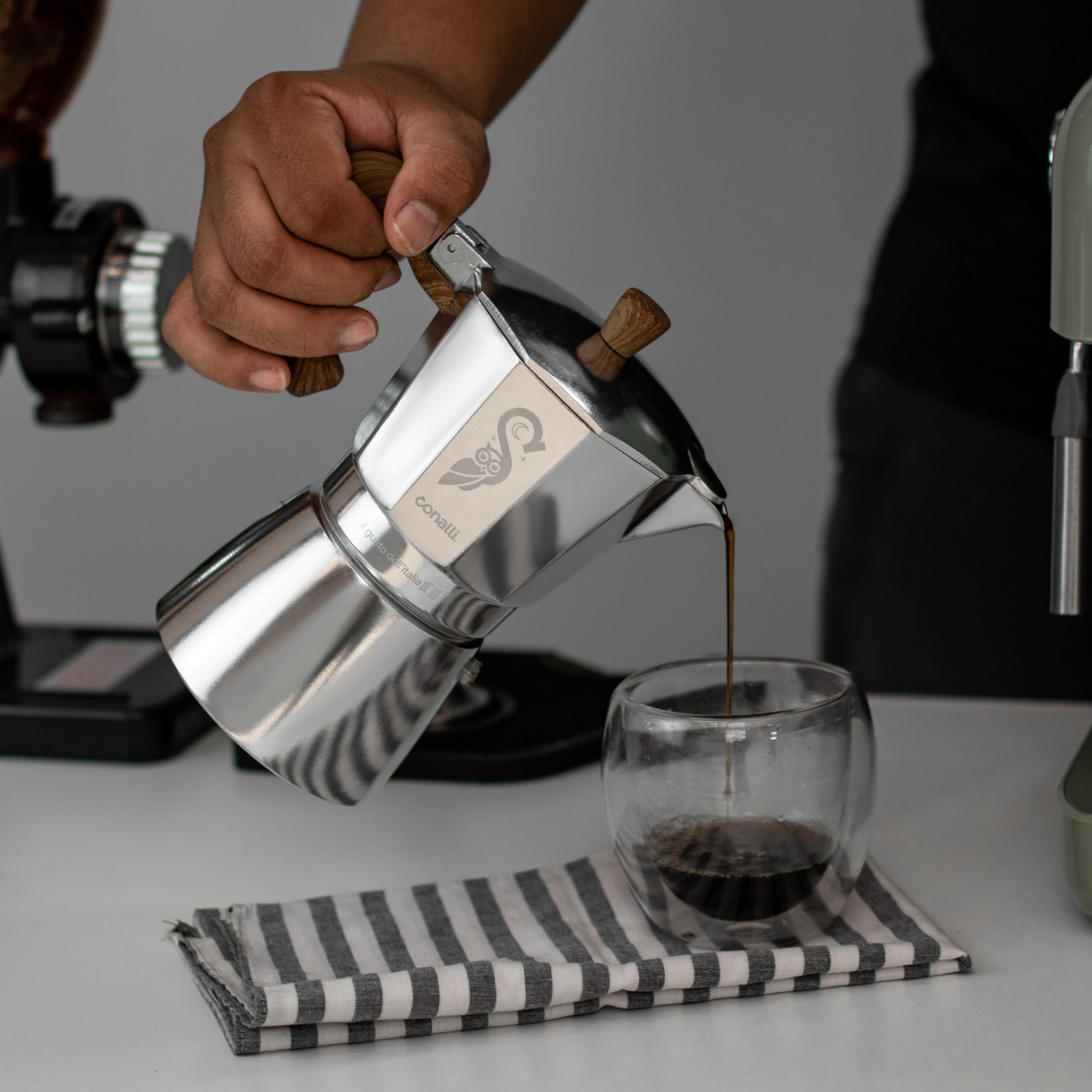 Conalli Moka Pot 6 Cup Silver Kayu 4